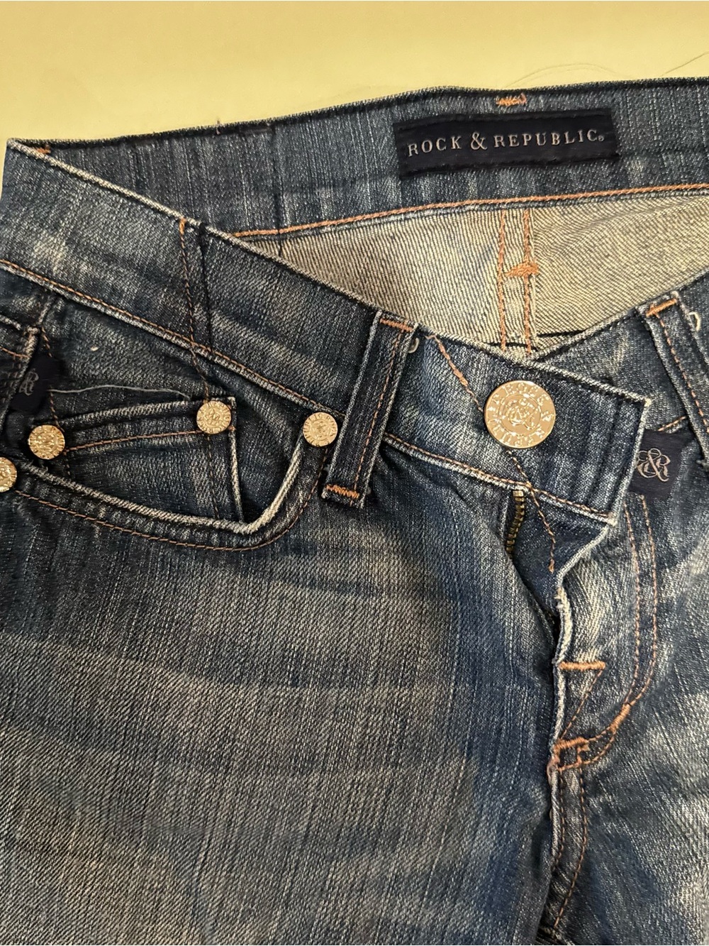 NWOT Rock & Republic Blue Mid Rise Jeans Rhinestone R Pockets Y2K - Picture 5 of 8